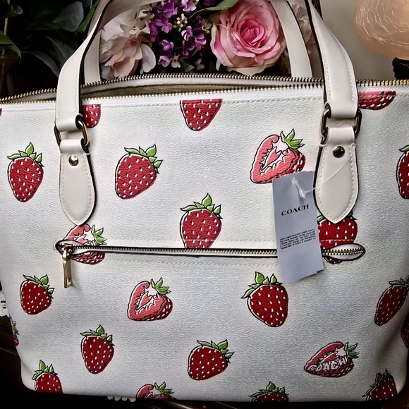 NWT Coach White Strawberry Print Women's Bag - Picture 7 of 7